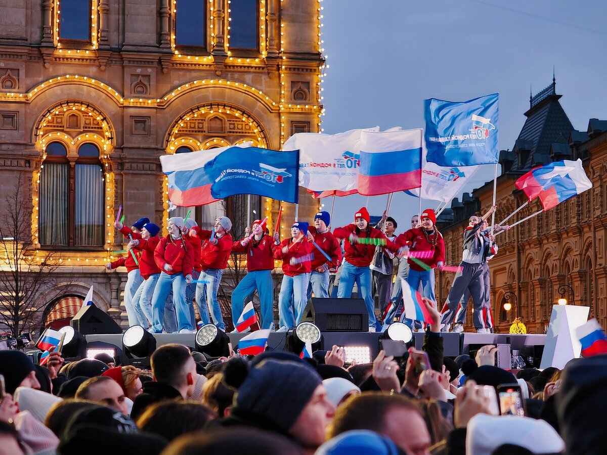 «10 лет в родной гавани» - как прошел митинг-концерт на Красной площади, посвященный 10-летней годовщине присоединения Крыма к России.-10