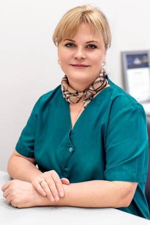 Санчес Елена Альбертовна Врач - косметолог высшей категории Врач - дерматолог
Врач - дерматоонколог Лазерный хирург Кандидат медицинских наук. Вице президент Общества Эстетической Медицины.Доцент кафедры дермато – венерологии и косметологии Института повышения квалификации ФМБА России.Член европейского общества дерматологов EADV.
Член Американской Академии Дерматологов AAD.
Член Межрегиональной общественной ассоциации специалистов ботулинотерапии МООСТБ.⠀
Публикации по вопросам дерматологии и коррекции косметических дефектов.
