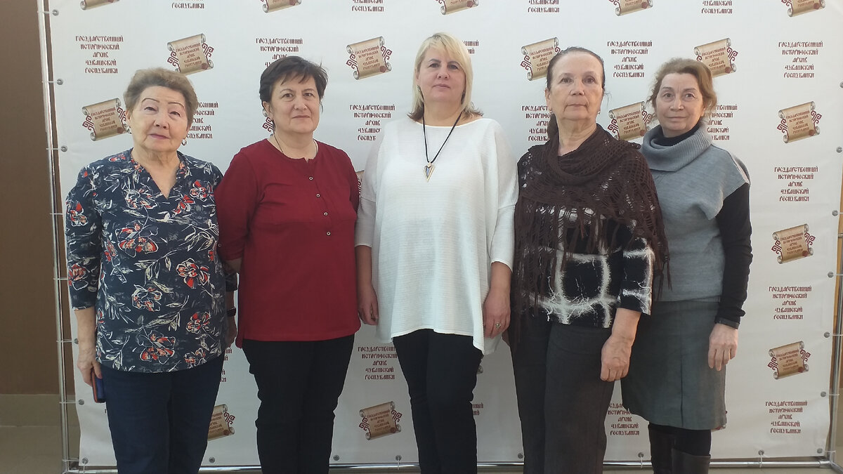 С экскурсоводами Чебоксар на экскурсии в республиканском архиве в марте 2022 года