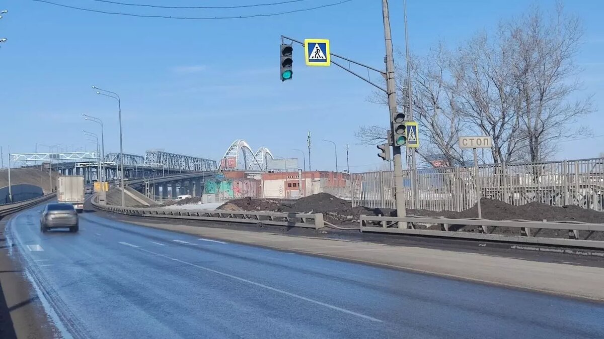     Депутаты нижегородского Заксобрания решили проводить регулярные выезды, чтобы отслеживать проведение ремонта старого Борского моста и оперативно сообщать об этом автомобилистам. Такое заявление сделал председатель комитета ЗСНО по транспорту Владимир Солдатенков.