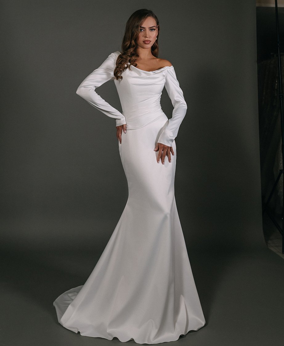    Длинное платье поможет скорректировать фигуру, сделав ее изгибы соблазнительными. Лукбук салона 