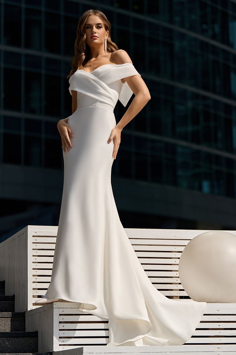    Силуэт «русалка» отлично подчеркнет фигуру и ее достоинства. Лукбук салона 