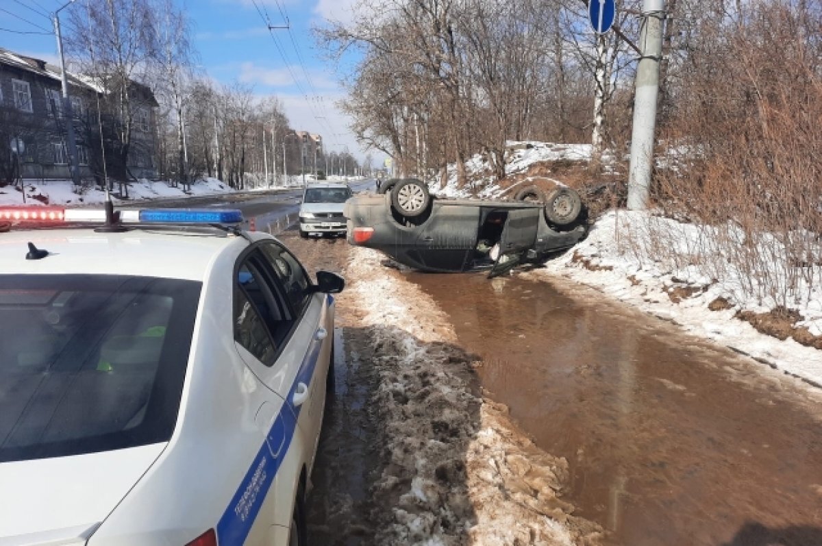    В центре Петрозаводска водитель сбил пешехода и перевернул автомобиль