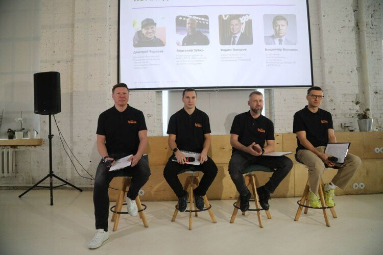    Сегодня в Москве анонсировали новый амбициозный проект — Лигу марафонов БРИКС. На фото: Владимир Волошин, Вадим Янгиров, Анатолий Зубко и Дмитрий Тарасов Фото: Алексей Белкин