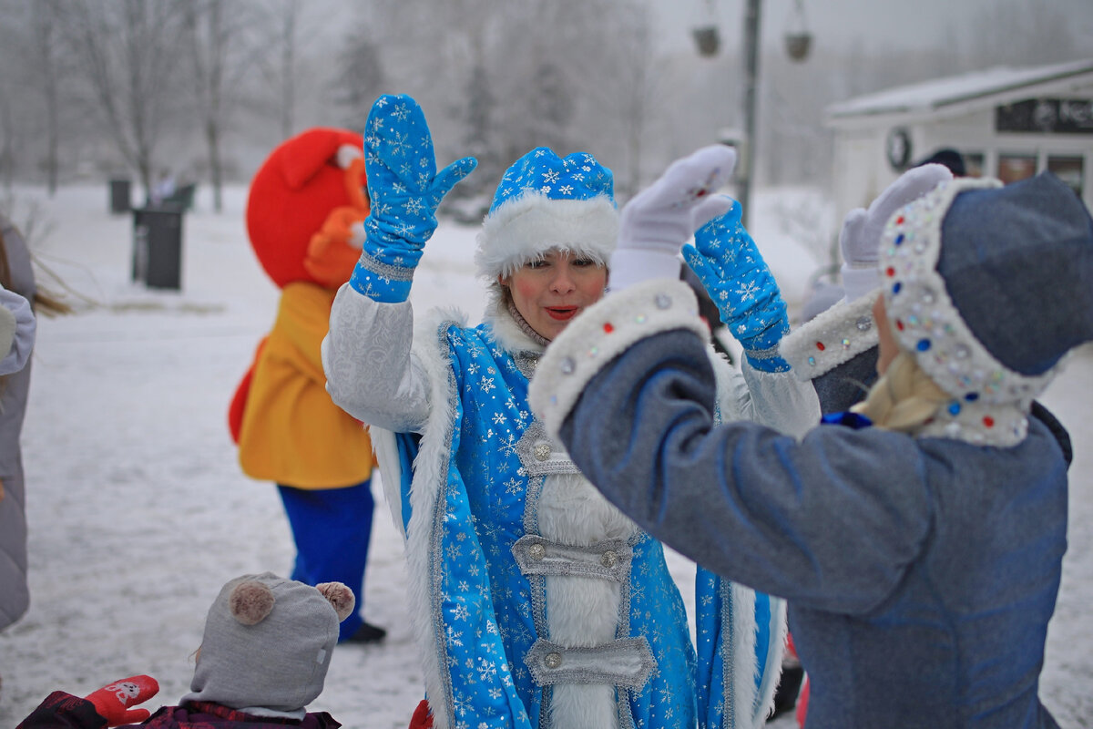 Кусочек моей работы и один из любимых образов - Зимушка-зима