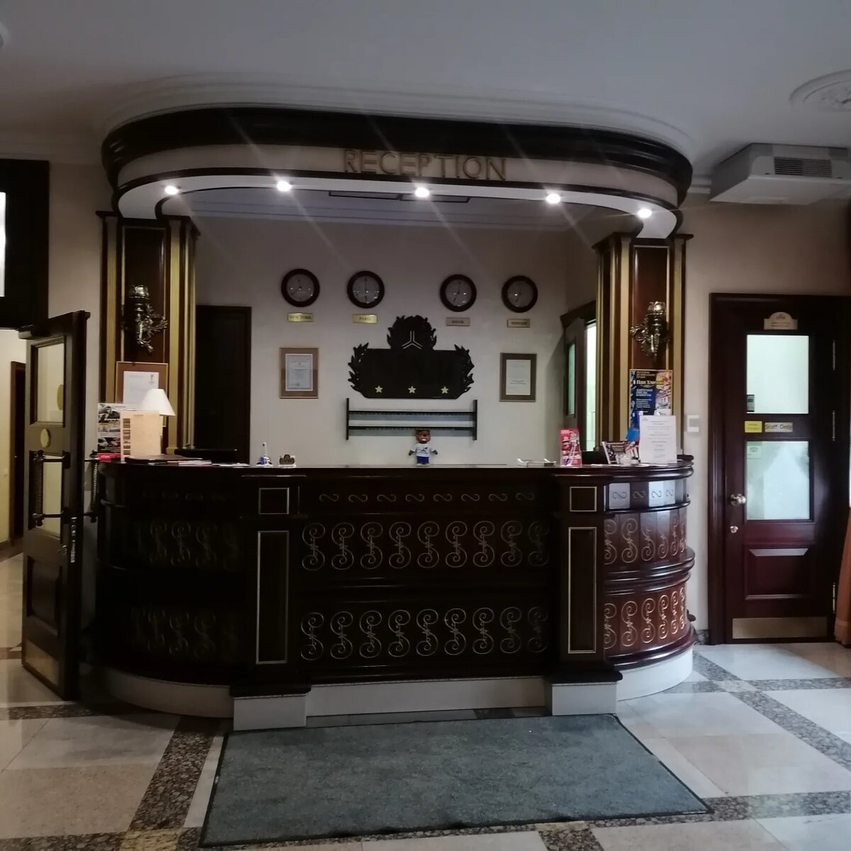 Вот такая стойка рецепции 