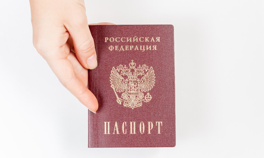 Сведения относятся к 2024 году: полные имена, даты рождения, реквизиты документа, телефонные номера, суммы кредита, город и регион