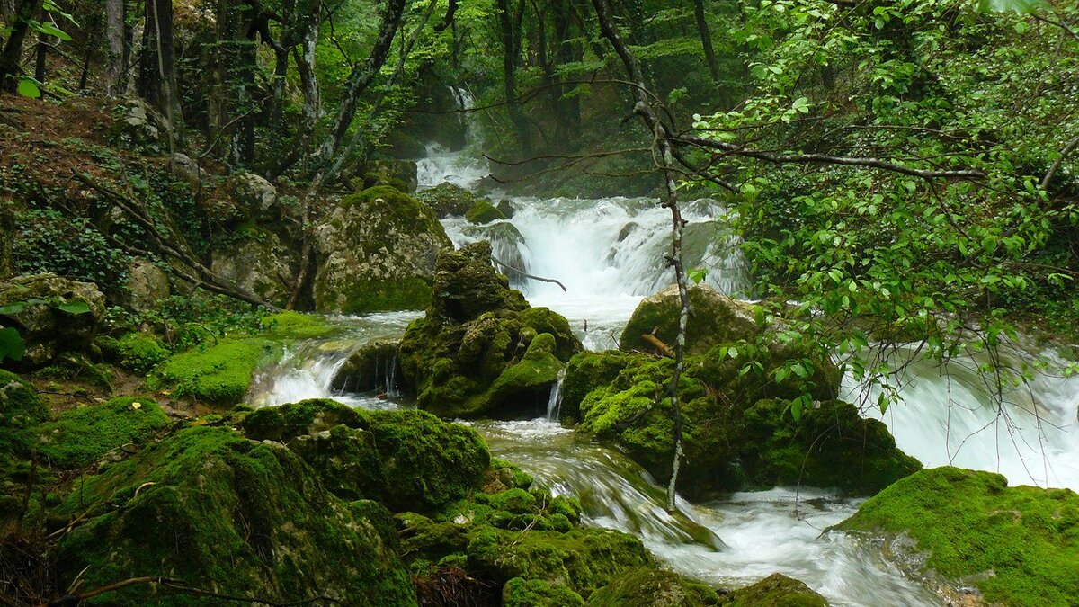 Хаста-Баш вырывается из-под земли.