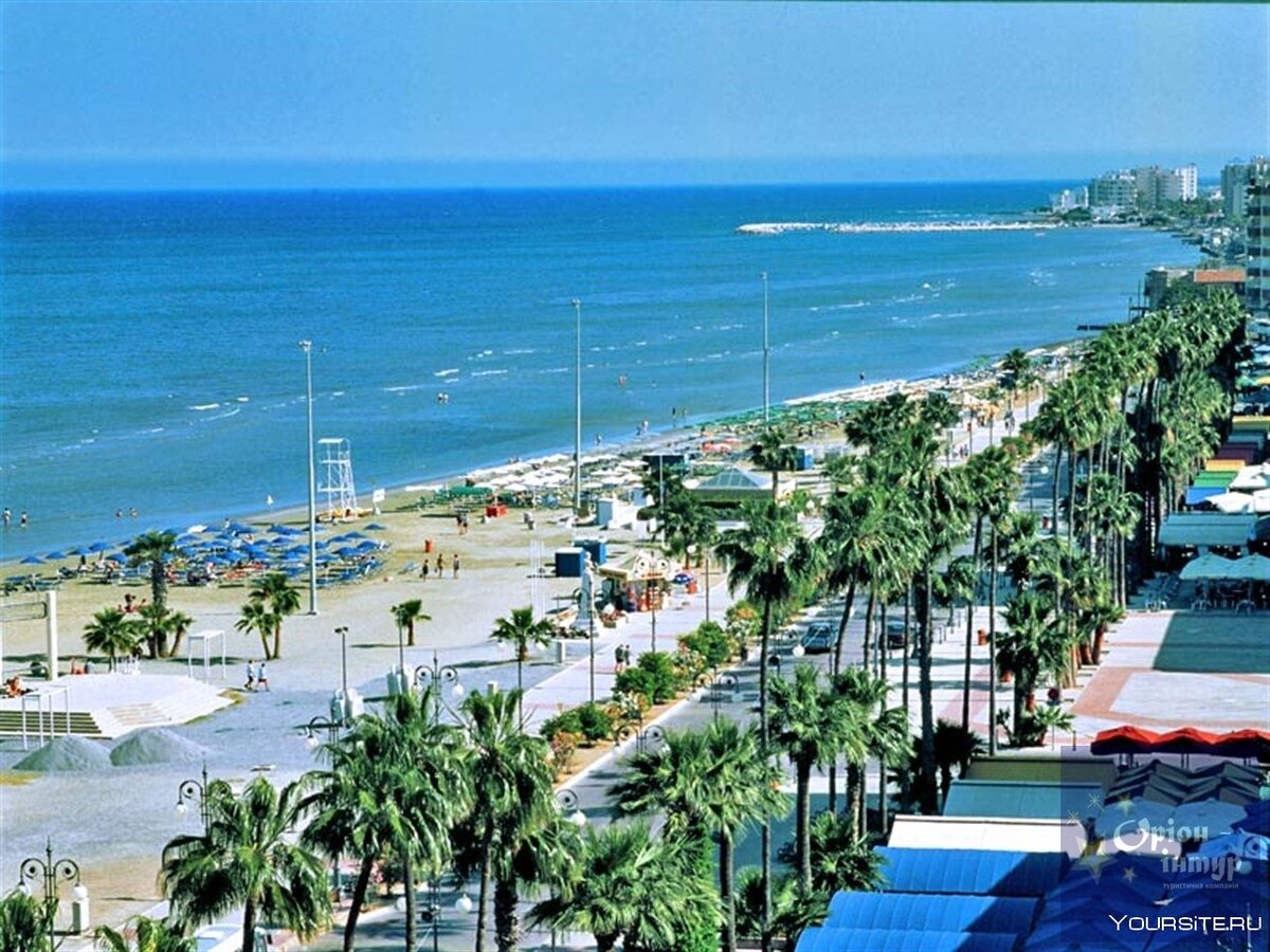 Город ларнака. Ларнака Кипр. Larnaca Кипр. Ларнака Кипр набережная. Пляж Финикудес Ларнака.