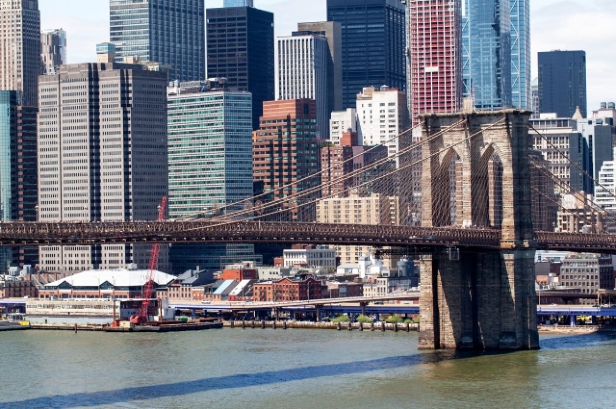    В Нью-Йорке загорелся небоскреб около мемориала 11 сентября