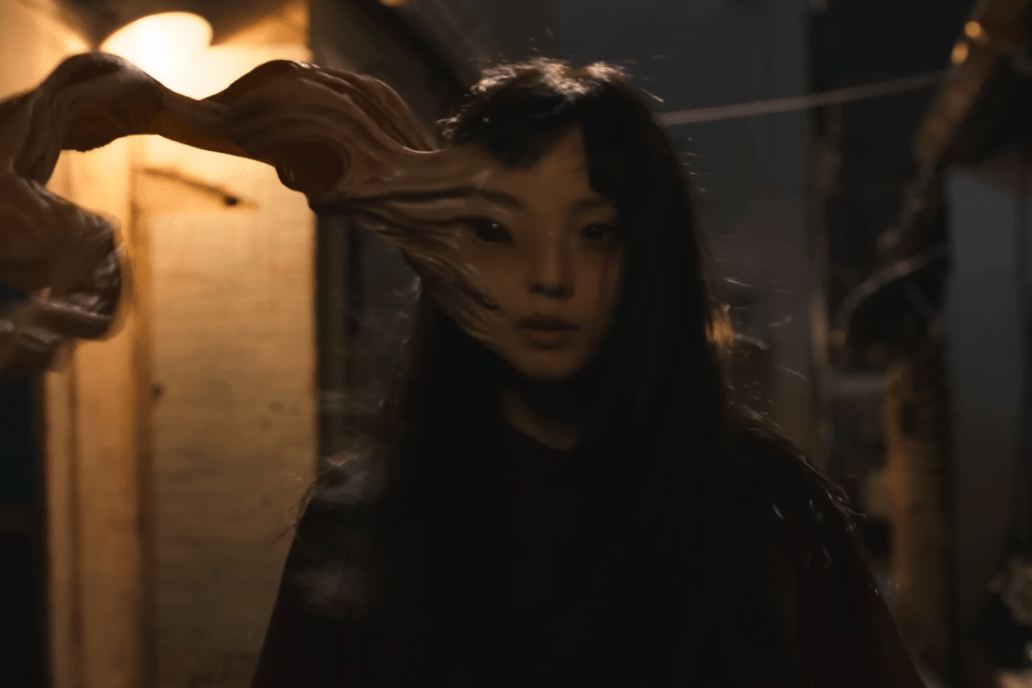     Netflix показал трейлер сериала «Паразит: Серый» от режиссера «Поезда в Пусан». Это экранизация популярной японской манги 90-х