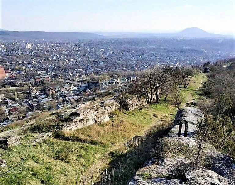 Вид с горы Горячей на город