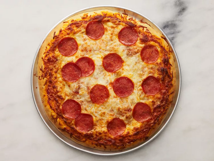 Пицца на сковороде. Домашняя пицца быстро и легко. Домашняя пицца быстро и легко. Пицца на тонком тесте. Домашняя пицца быстро и легко.