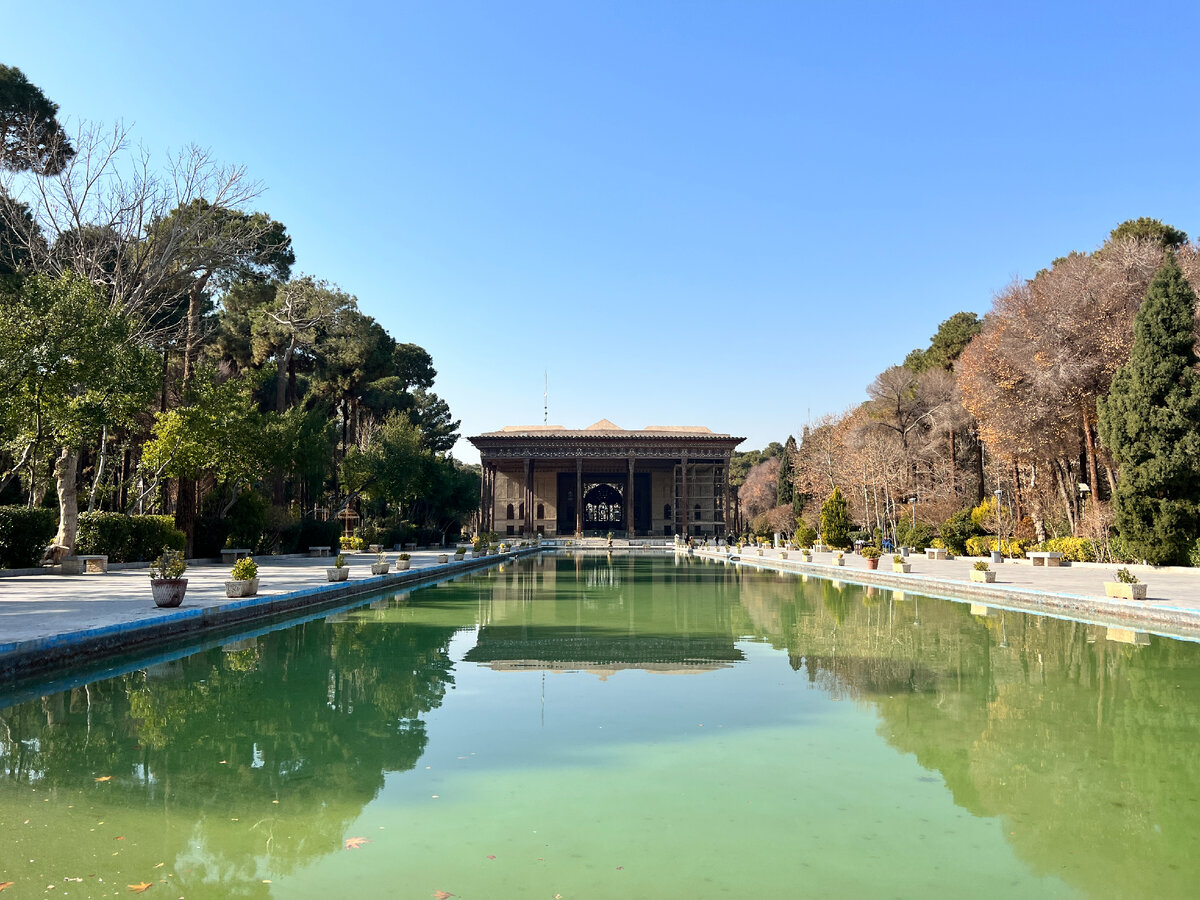 Персидский сад Чехель-Сотун в Исфахане