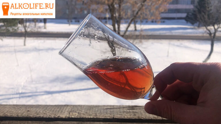 Клубничное вино. (Фото — Alkolife.ru)