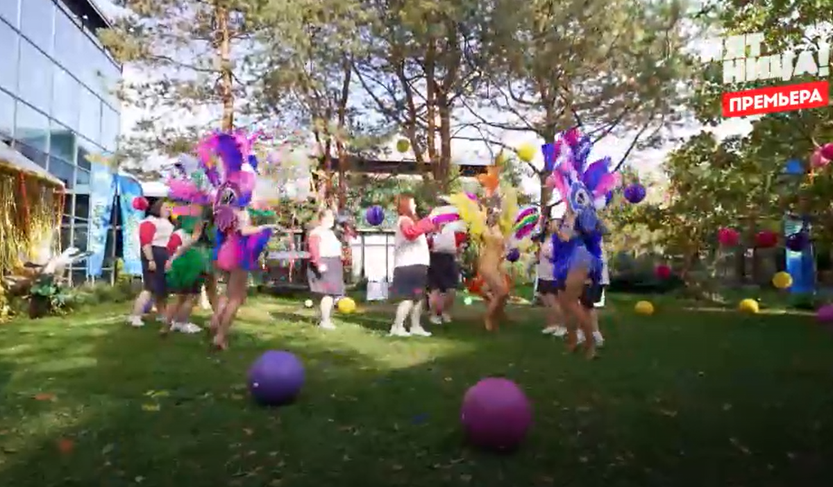 Кадр из шоу "Большие девочки" 21.03.2024