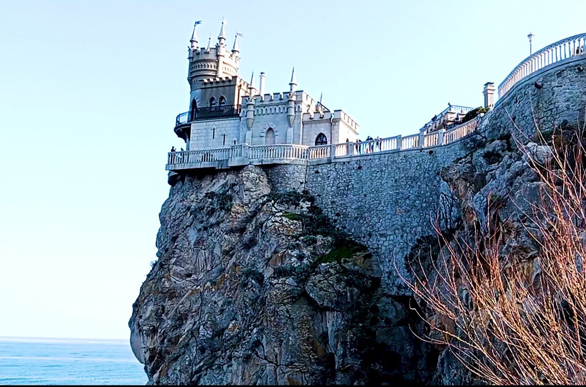 Ласточкино гнездо над морем