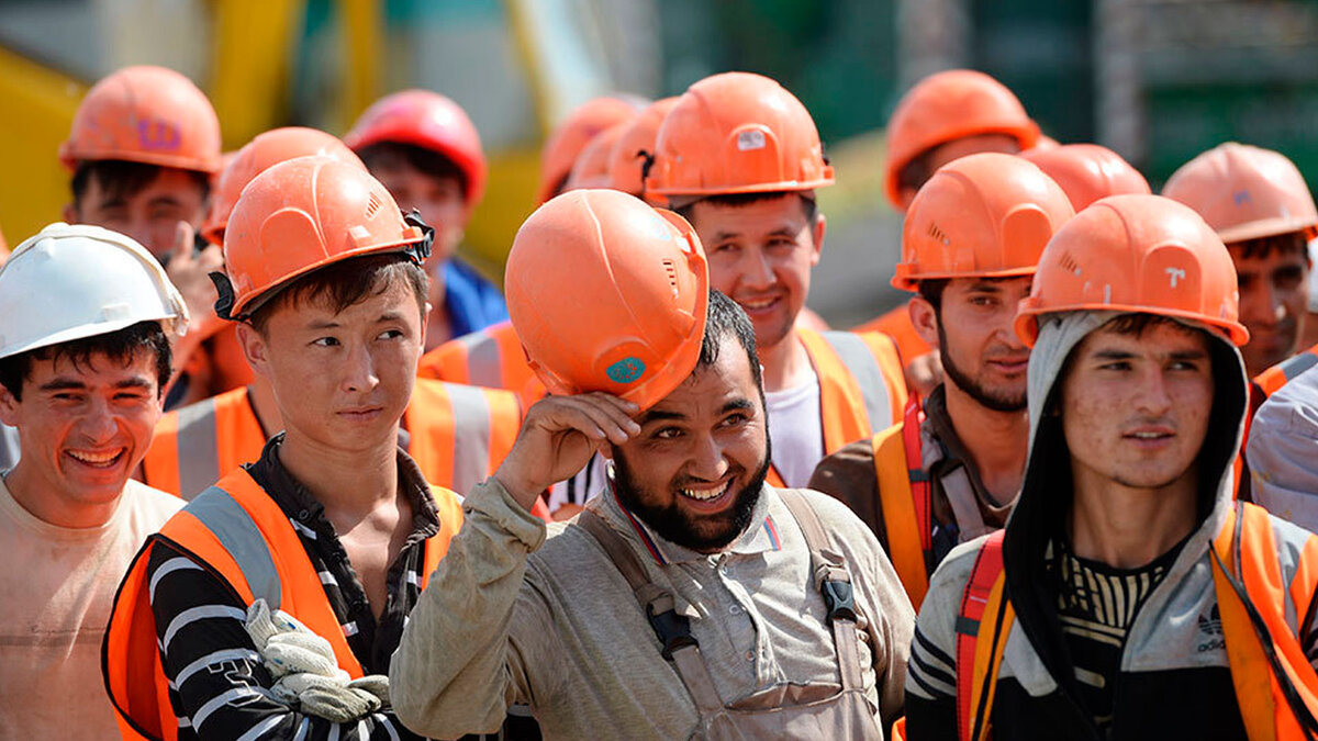 Строители-мигранты. Фото: Павел Лисицын / РИА Новости