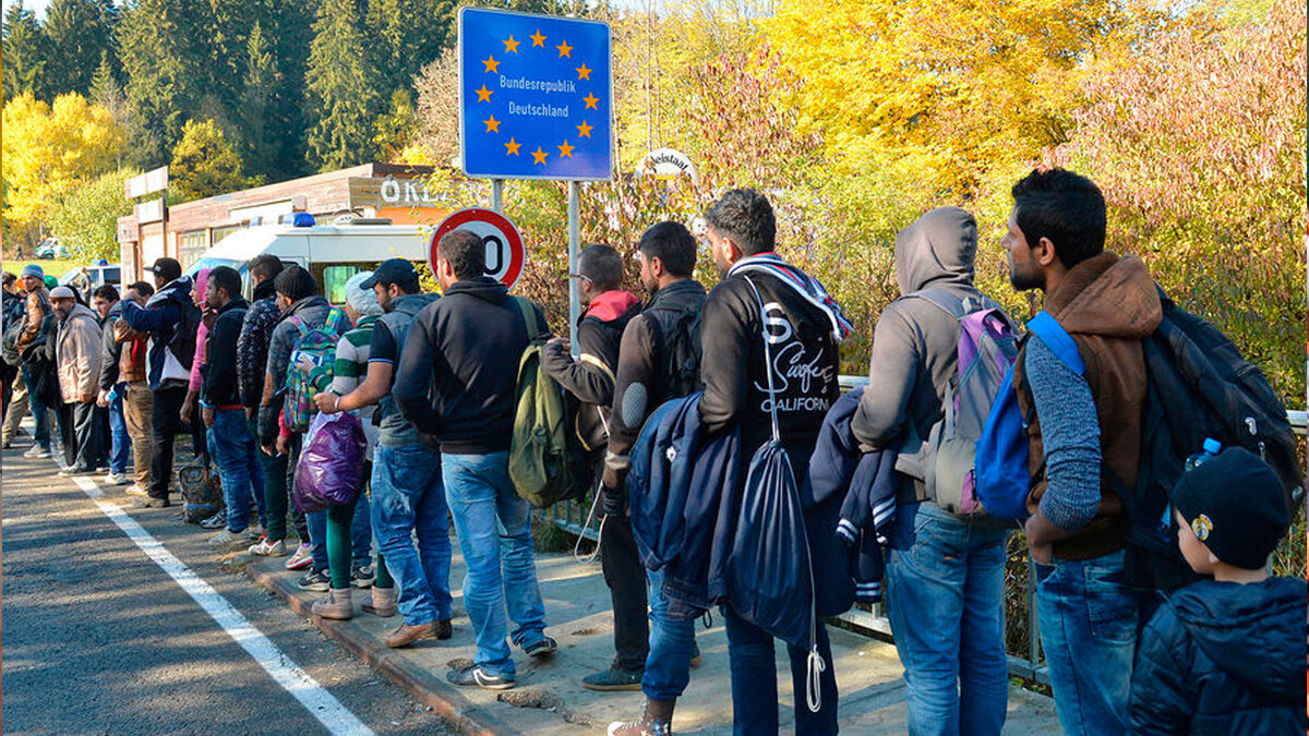 Мигранты в Германии. Фото: Kerstin Joensson / AP