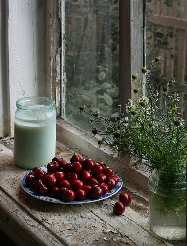 Черешня и молоко