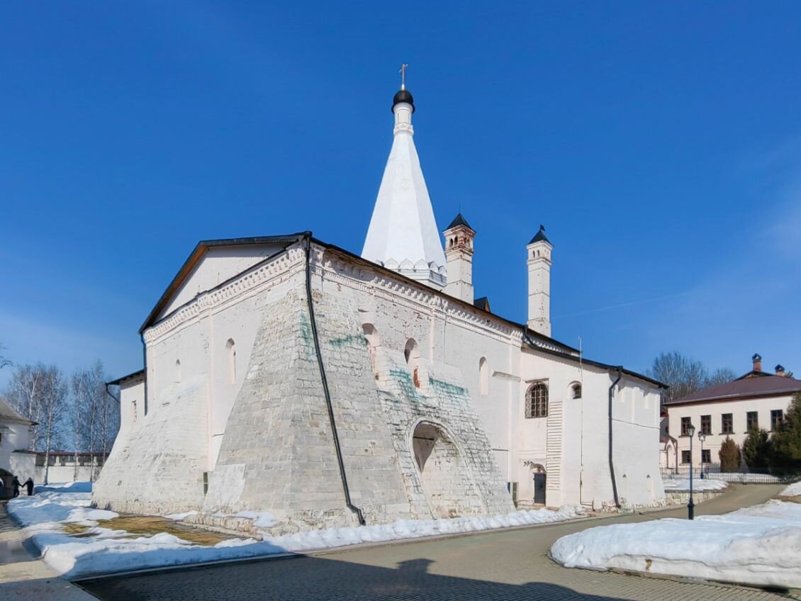 Подклет Введенской церкви, где расположена костница (г. Старица, Тверская  область) | Олег Еверзов | Дзен