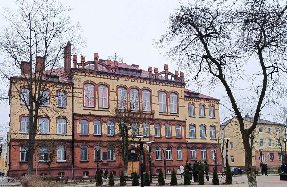 Здание гимназии № 2 г. Черняховска.