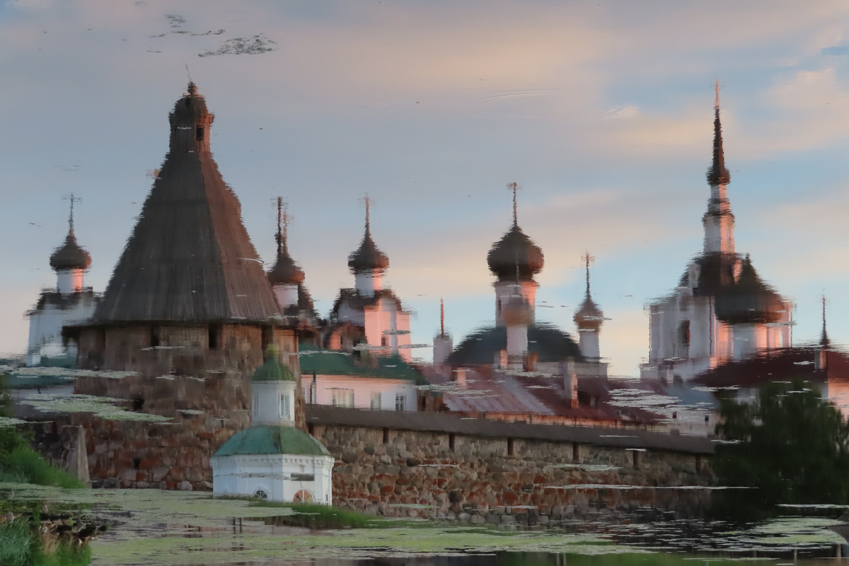 Посёлок Соловецкий, отражение монастыря в воде