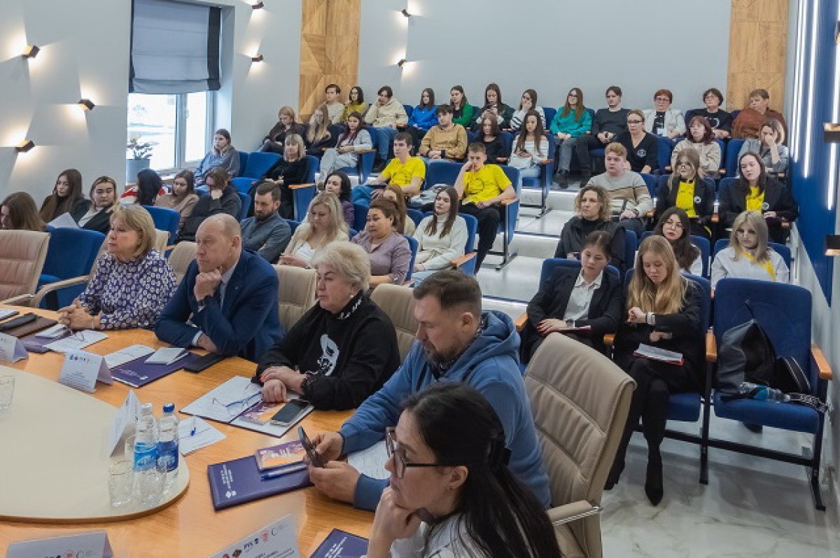    Подрастающее поколение приняло участие в форсайт-сессии.