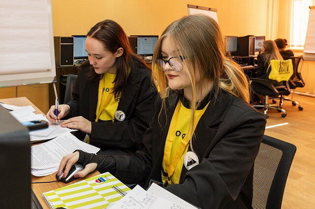    Юные предприниматели защищают проект. Фото:  АиФ/ Вадим Митюра