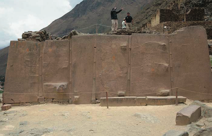 Платформа Храма Солнца в Ольянтайтамбо. Изображение взято из книги А. Ю. Склярова «Перу и Боливия задолго до инков», издательство ВЕЧЕ, 2011