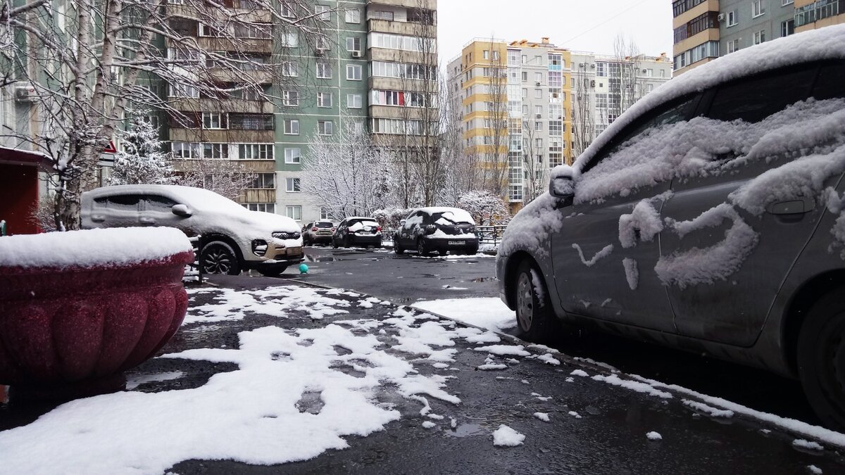     Противоречивая погода в Приморье вновь отклонилась от курса на весну. Ночью тыловая часть высотного вихря принесла в регион снег и морозы до -21°C. Однако днем синоптическая ситуация заметно улучшится, а в большей части края термометры достигнут отметок выше 0°C.