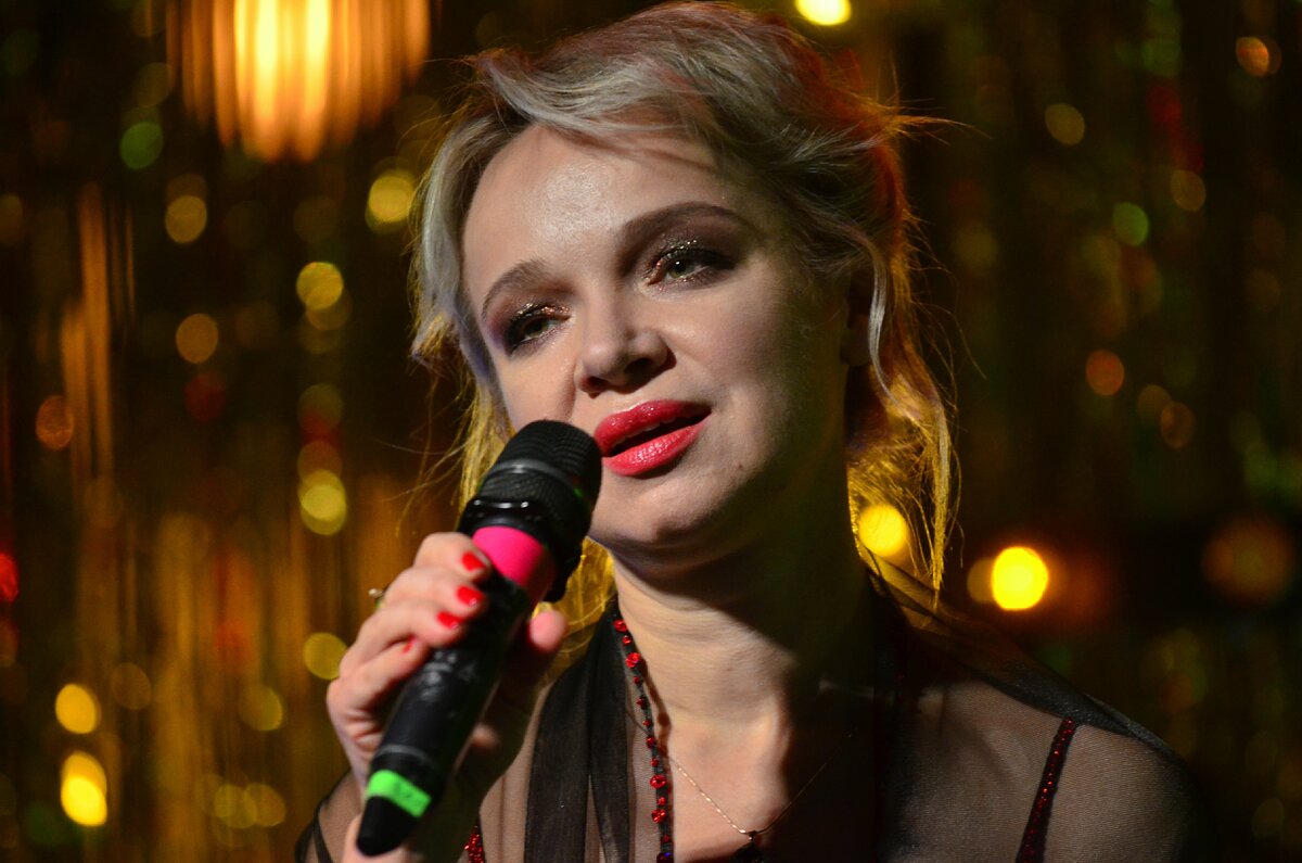 включи песню делаем