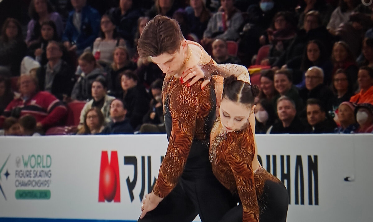 Выступление в паре. Выступление в паре. Бойкова козловский пекин 2022. Вальс танец. Выступление в паре.