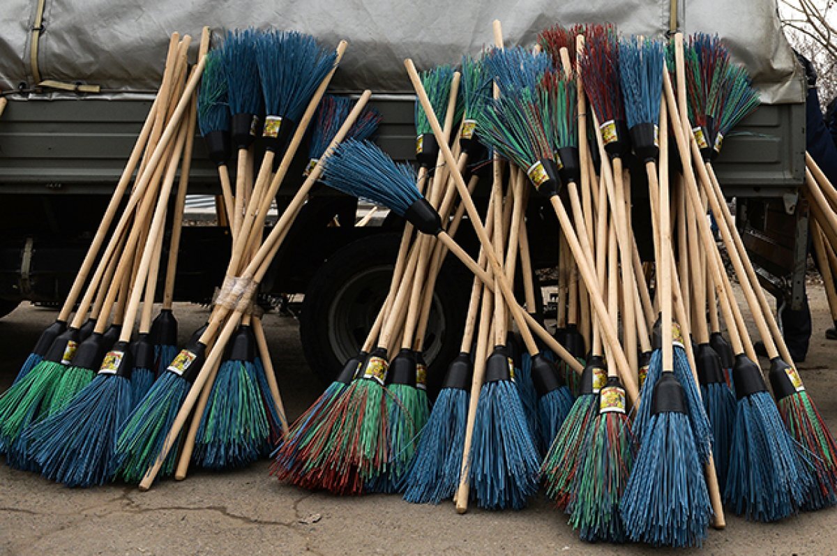    Бесхозная метла.