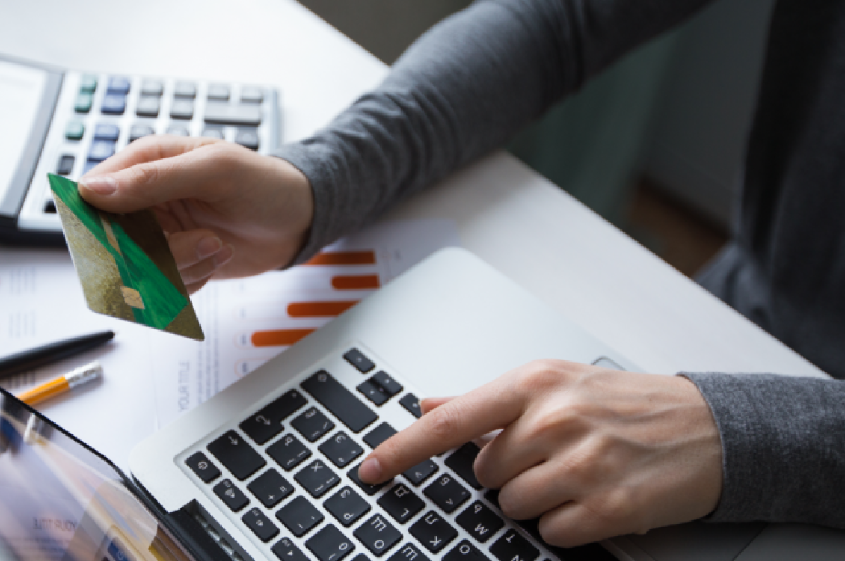    Пытаясь инвестировать, хабаровский пенсионер перевел мошенникам 527 тысяч