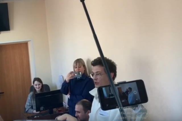    Кадр из видео с заседания с Никитой Кологривым. Фото: Сиб.фм