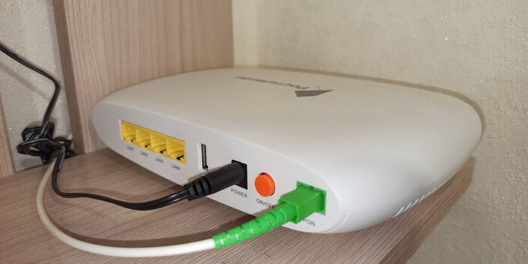 Сосед выдергивает вилку роутера на ночь (экономия и безопасность). Почему нужно выключать роутер на ночь?