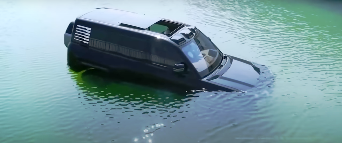 Испытания Yangwang U8 в воде