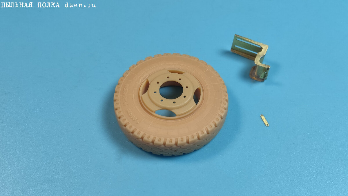 Крепления для запасного колеса Микродизайн МД 35558 и колесо GE Models im35131.