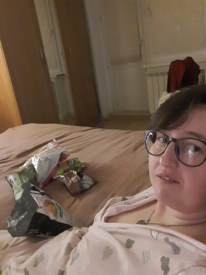 Читать хорошо с чипсами)