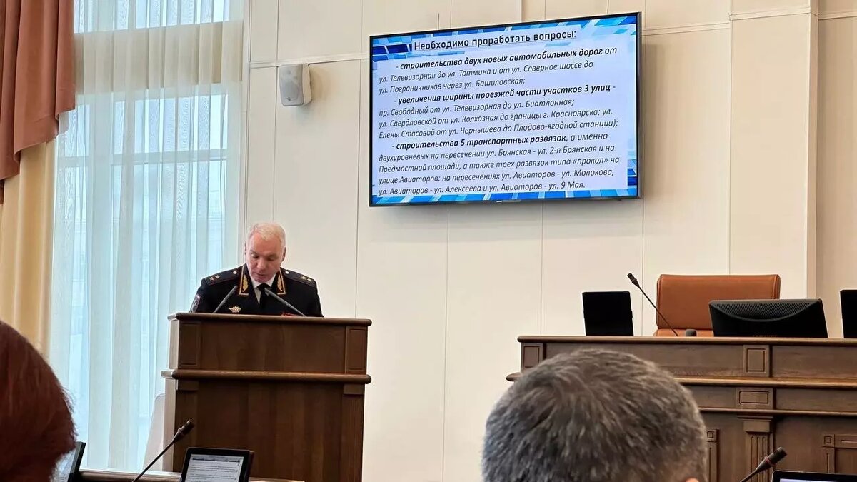     Начальник ГУ МВД Красноярского края Александр Речицкий заявил о проблеме пропускной способности дорог, которая не соответствует потребностям красноярцев.