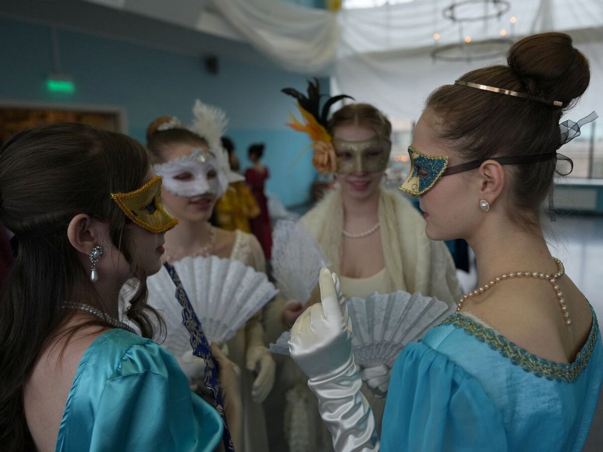 Подвезли фото с бала 