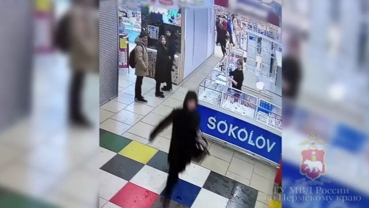     Мужчина сбежал в корзинкой с девятью бутылками
