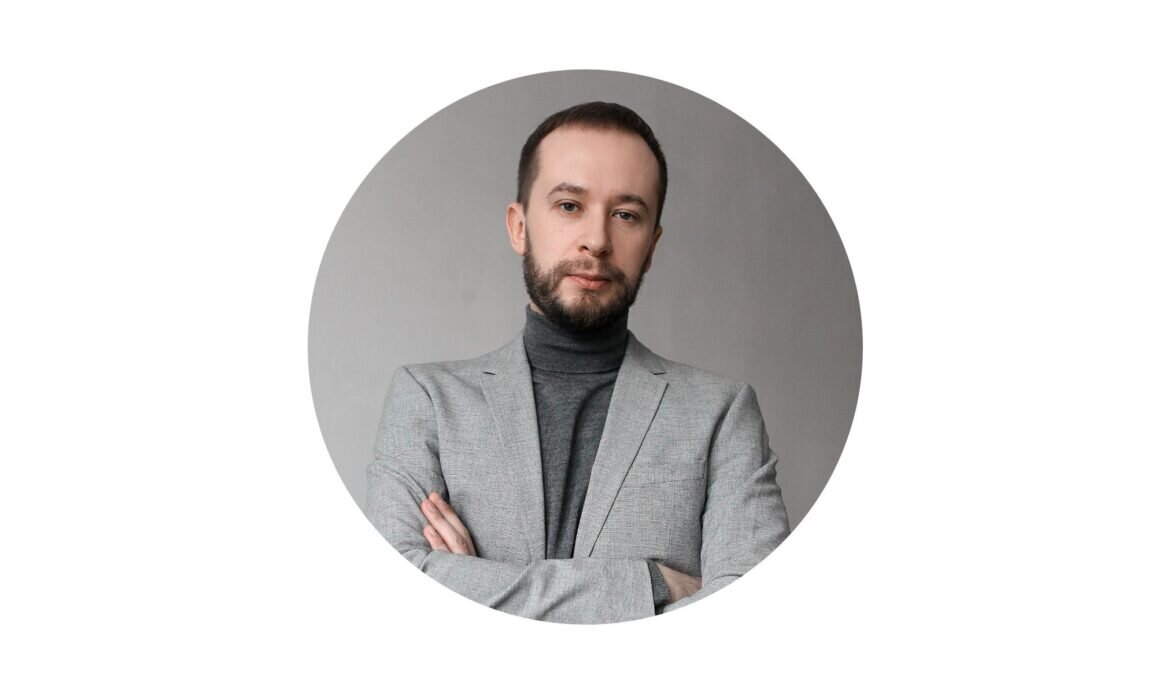 АРТЕМ АКСЕНОВ, АКТЕР, РЕЖИССЕР, ПРОДЮСЕР, ОСНОВАТЕЛЬ МОДНОГО ТЕАТРА TURDUS, КОЛУМНИСТ VS