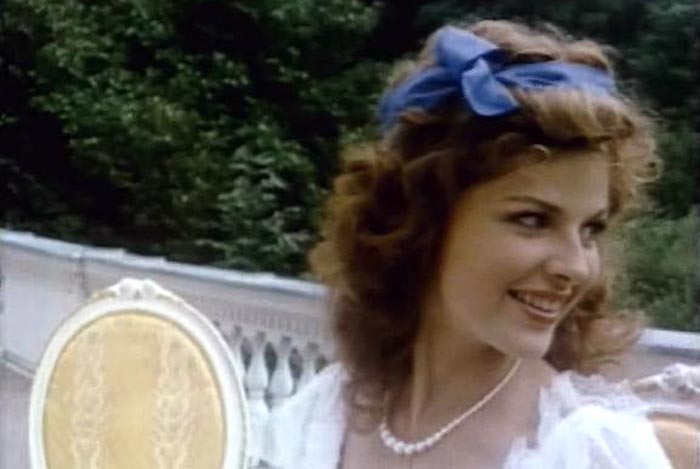 Аурелия Анужите в фильме «Тайны семьи де Граншан», 1992