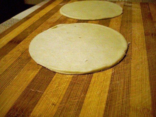 разрыхлитель граммы в чайных ложках. 1/2 чайной ложки разрыхлителя. разрыхлитель в чайной ложке. сколько грамм стирального порошка в 1 столовой ложке. пропорции соды и разрыхлителя.