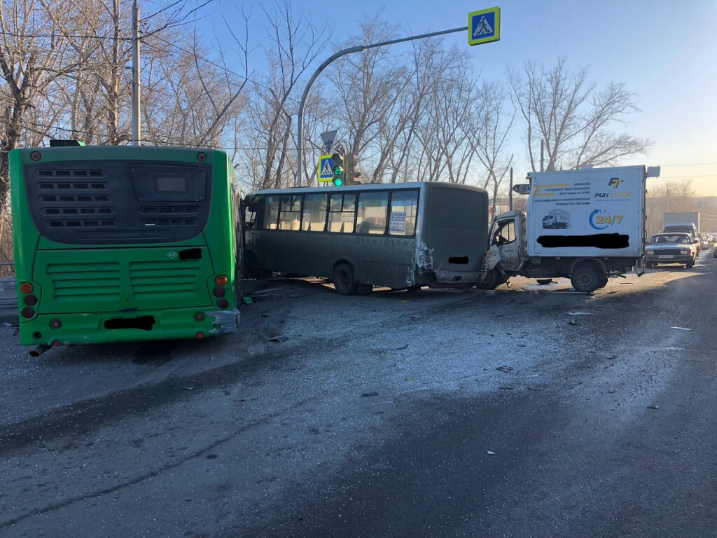 В Челябинске произошло крупное ДТП с участием автобусов | Полит74 | Дзен