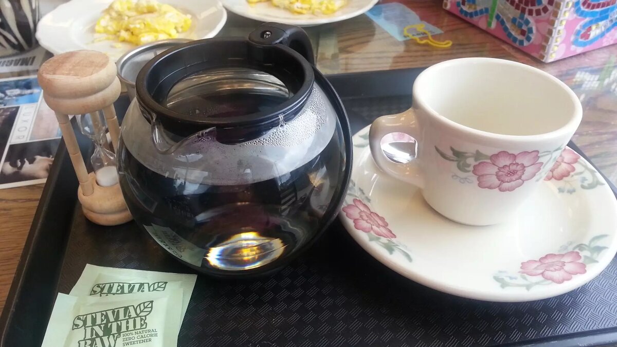     О безопасности стевии, которую используют как подсластитель, давно ведутся споры. Недавно в ЕАЭС запретили 19 пищевых добавок, в том числе и стевию. Рассказываем, в чем провинилось растение и какие еще вещества попали под запрет.