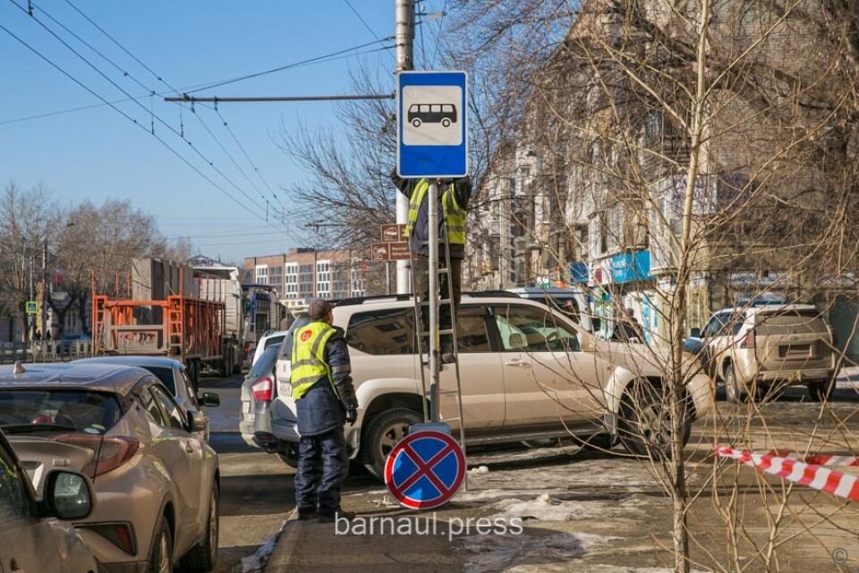    Место обрушения фасада на пр. Строителей, 4. Источник: barnaul.org