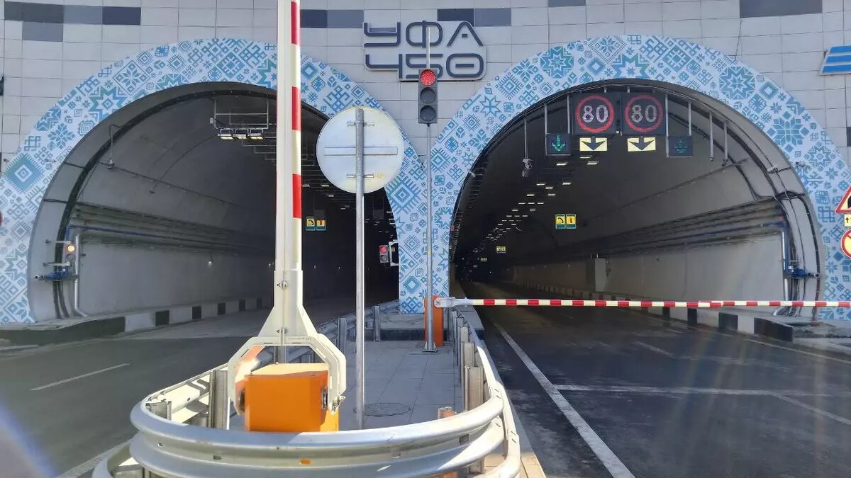     Масштабный проект, призванный разгрузить городские улицы от транзитного транспорта, вывести потоки из Уфы на федеральную трассу М-5 «Урал», а также снизить транспортную нагрузку на Бельский мост и мост через Уфимку, торжественно открыли в Уфе. О том, как это было — в материале Mkset.